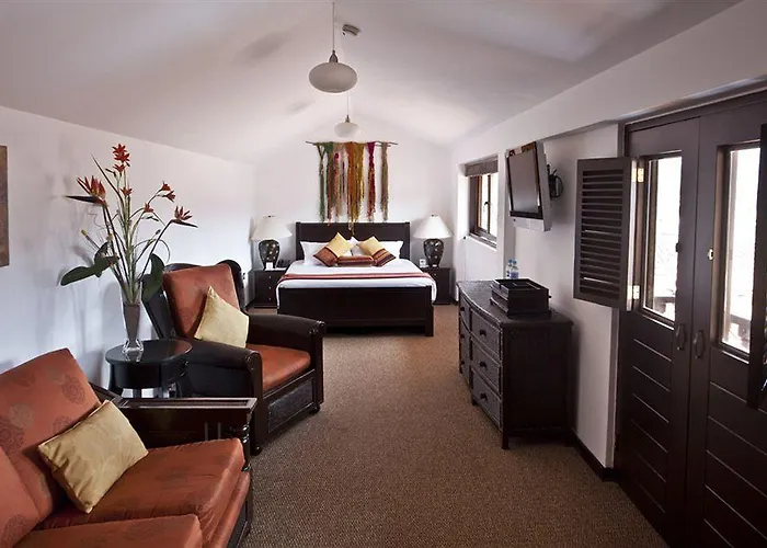Tierra Viva Plaza Hotel