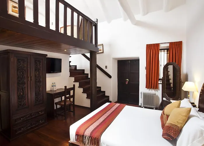 Tierra Viva Plaza Hotel